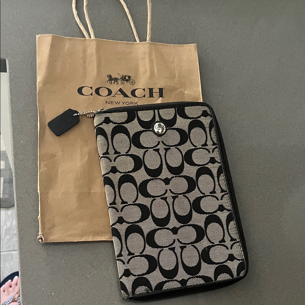 Coach Black and Cream Signature Zip E Reader case. Sleek and perfect.